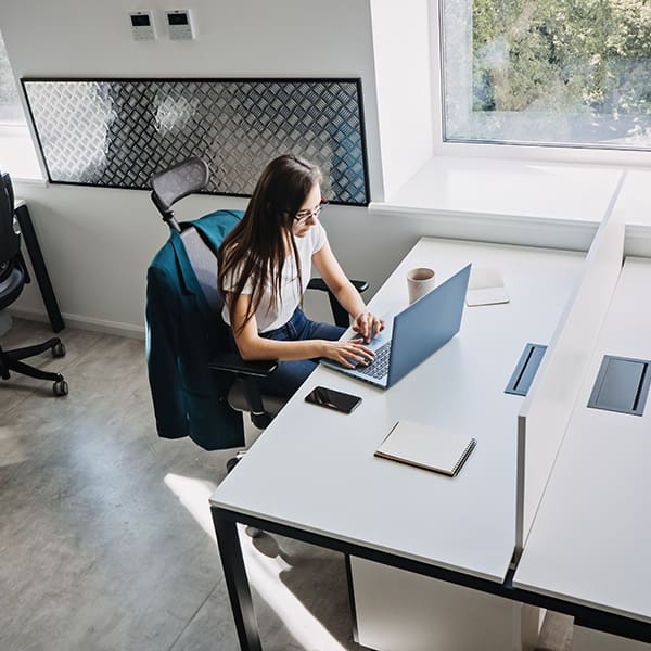 9 Quick Tips to Help You Find the Best WordPress Development Company 5 Woman at Laptop reading 9 Tips to Find the Best WordPress Development Company