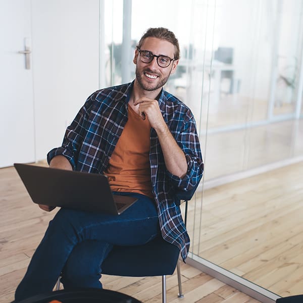 Man on his laptop in the office learning about React SEO